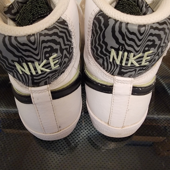 Nike Blazer Mid '77 "Barely Volt" Kids Size 5.5Y - Picture 5 of 8